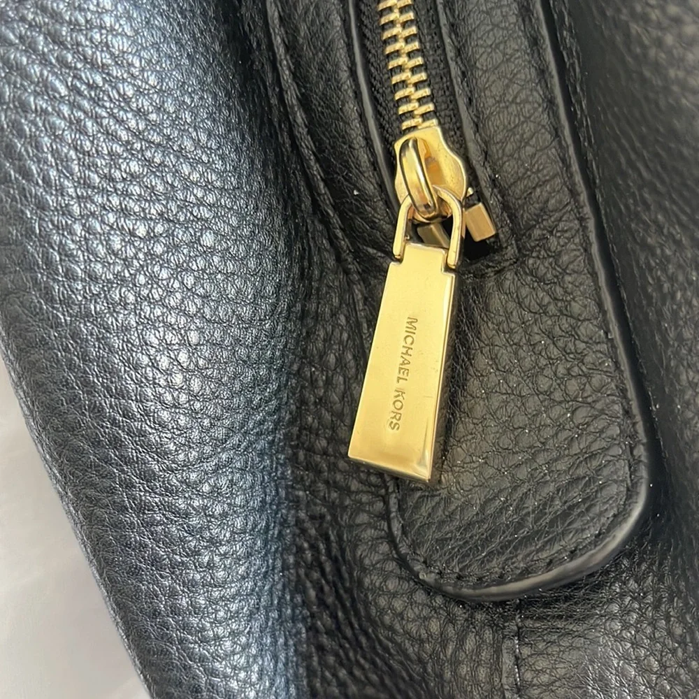 MICHAEL KORS Fulton Large Pebbled Leather Shoulder Bag - Picture 9 of 16